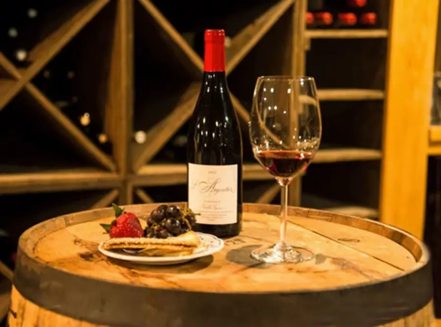 Cheese, meat, maple syrup, incredible produce…Vermont is a provider of world class ingredients, and the Stowe culinary scene seeks to deliver an experience to match. Walk to a romantic meal at one of our many local restaurants, or take a scenic drive to a nearby winery to sample regional varieties. VIEW THE 10 BEST WINERIES